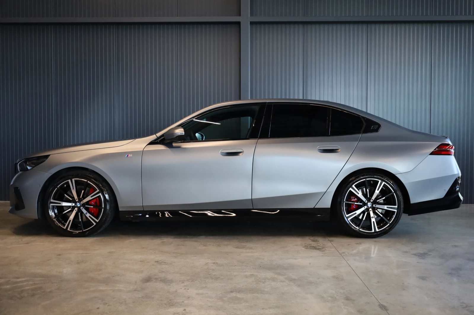 BMW 540 M SPORT PRO* XDRIVE* BOWERS&WILKINS* 360* , снимка 3 - Автомобили и джипове - 55275301