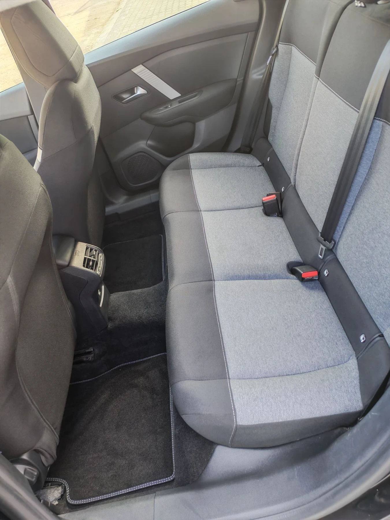 Citroen C4 10.2022г, снимка 13 - Автомобили и джипове - 55803483