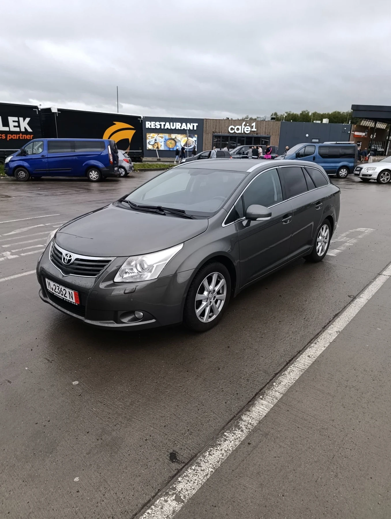 Toyota Avensis 1.8.  147kc, снимка 11 - Автомобили и джипове - 56644575