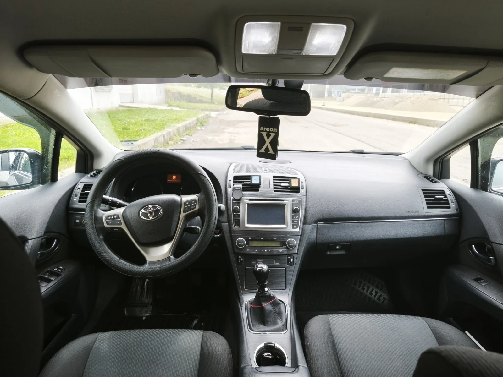 Toyota Avensis 1.8.  147kc, снимка 9 - Автомобили и джипове - 56644575