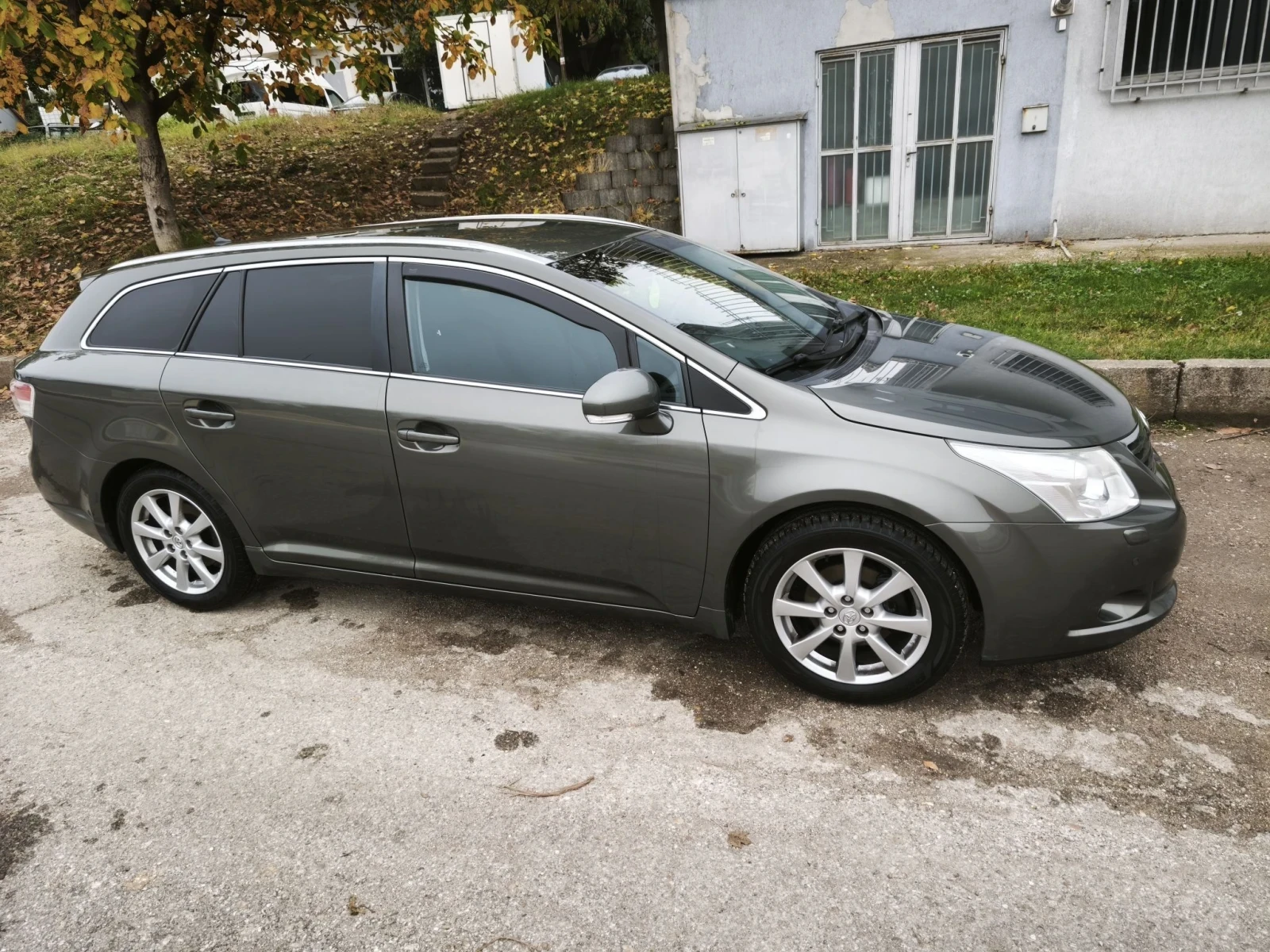Toyota Avensis 1.8.  147kc, снимка 2 - Автомобили и джипове - 56644575