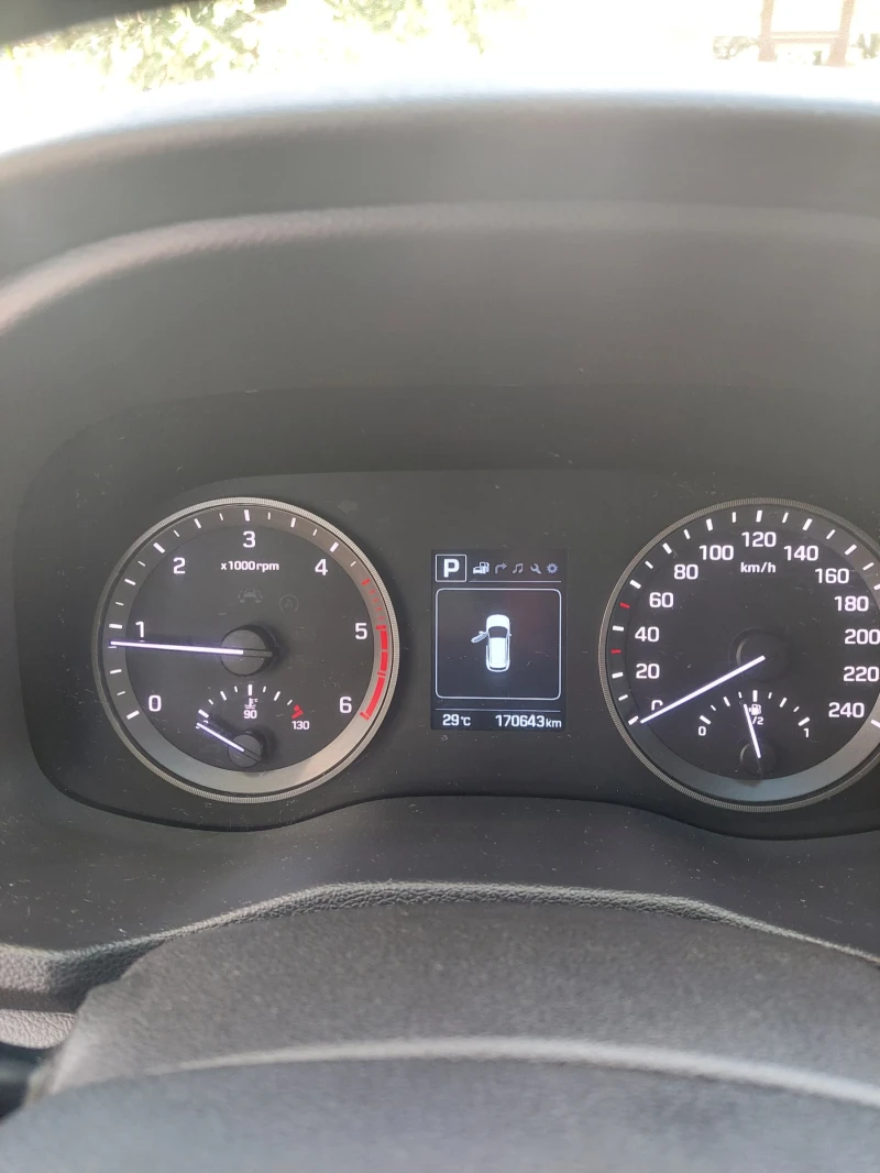 Hyundai Tucson 1.7 от Хюндай България, снимка 14 - Автомобили и джипове - 52191428