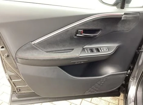Toyota C-HR 2.0 PLUG-IN HYBRID GR-SPORT CAMERA LED, снимка 13 - Автомобили и джипове - 56260720
