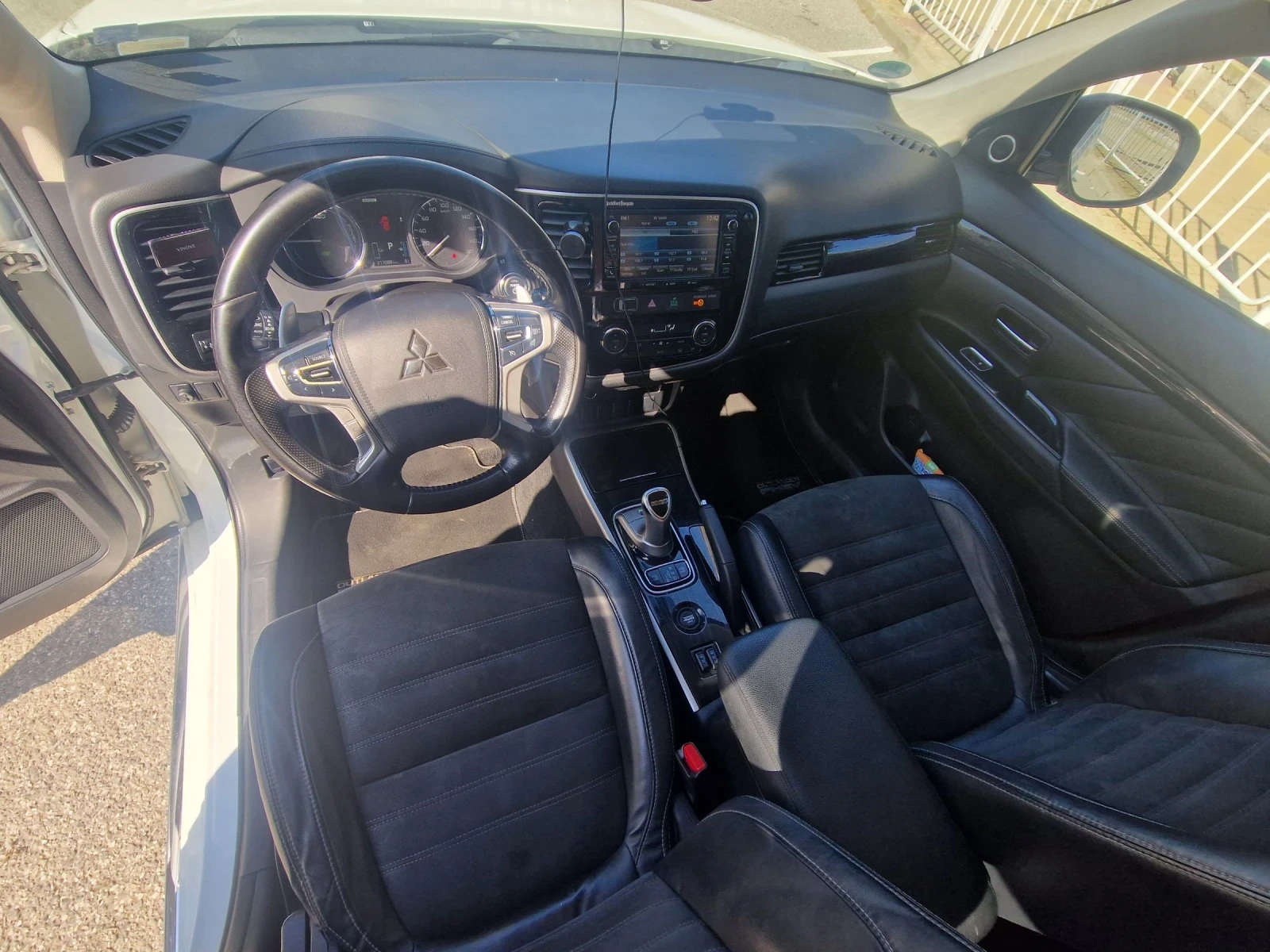 Mitsubishi Outlander, снимка 13 - Автомобили и джипове - 53693675