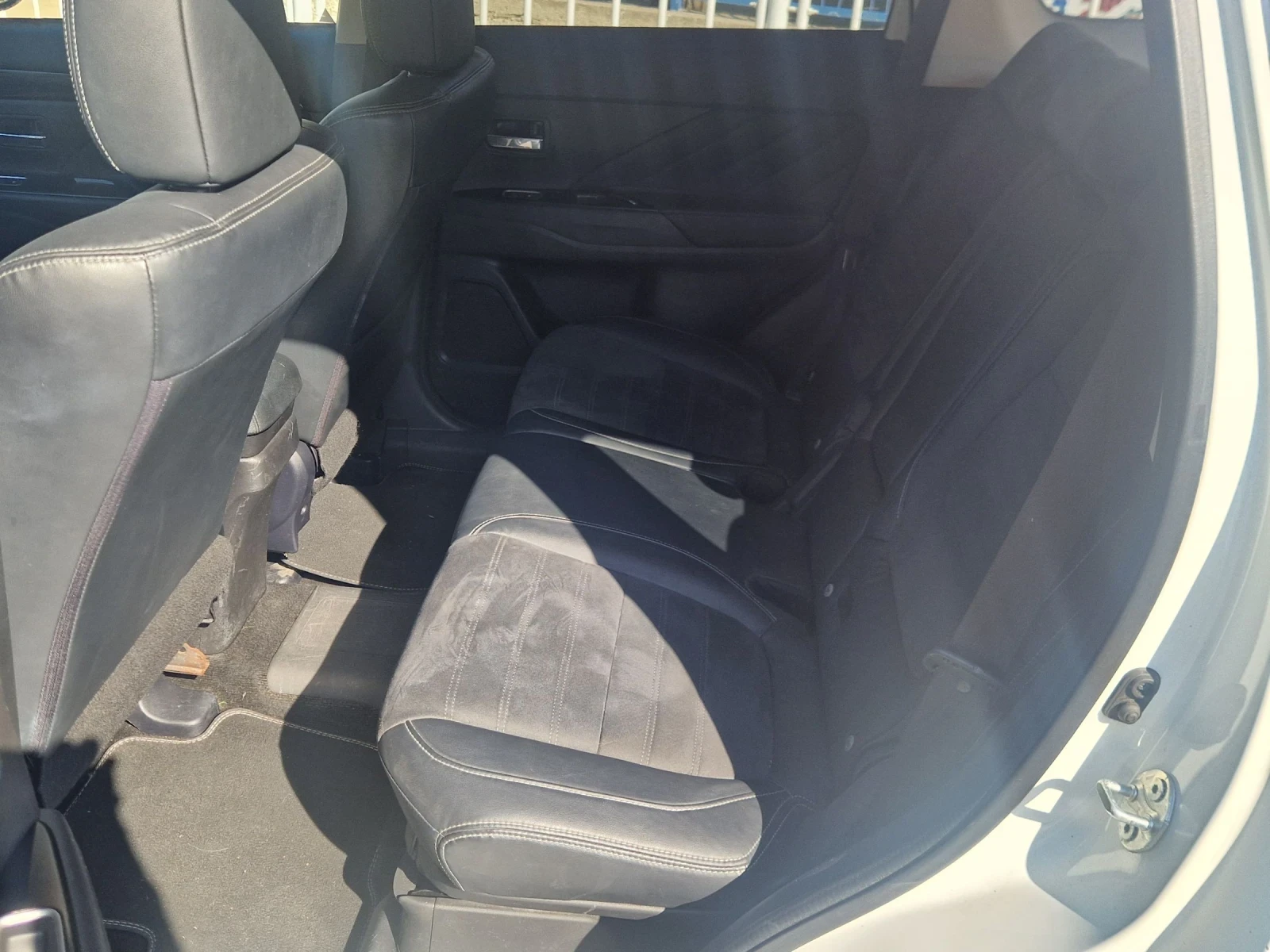 Mitsubishi Outlander, снимка 17 - Автомобили и джипове - 53693675