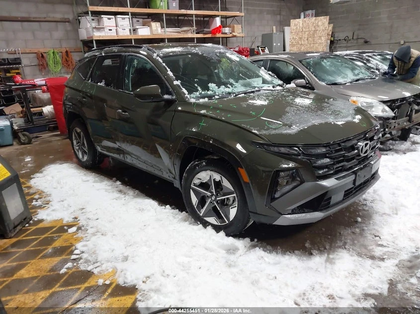 Hyundai Tucson 2.5L I-4 DI, DOHC, VVT, 187HP All Wheel Drive