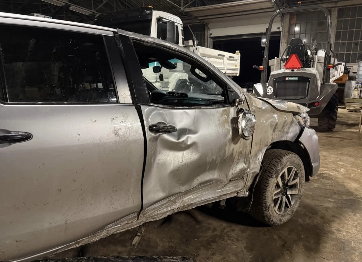 Toyota Hilux 2.4D AVTOMAT, снимка 4 - Автомобили и джипове - 54319390