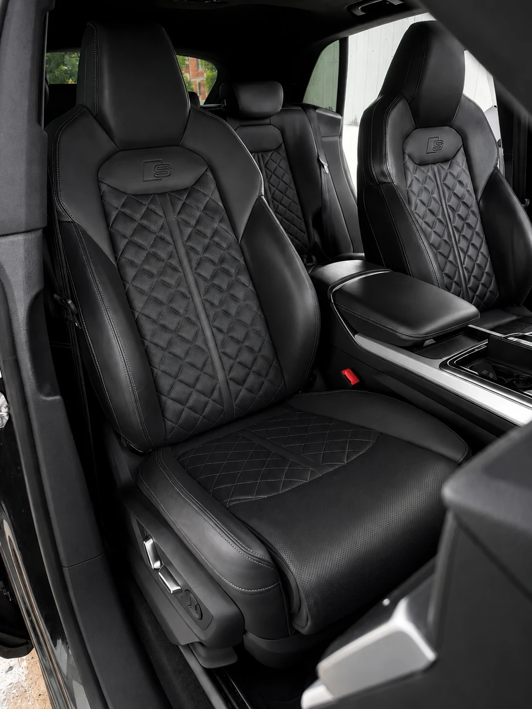 Audi SQ8, снимка 9 - Автомобили и джипове - 55246245