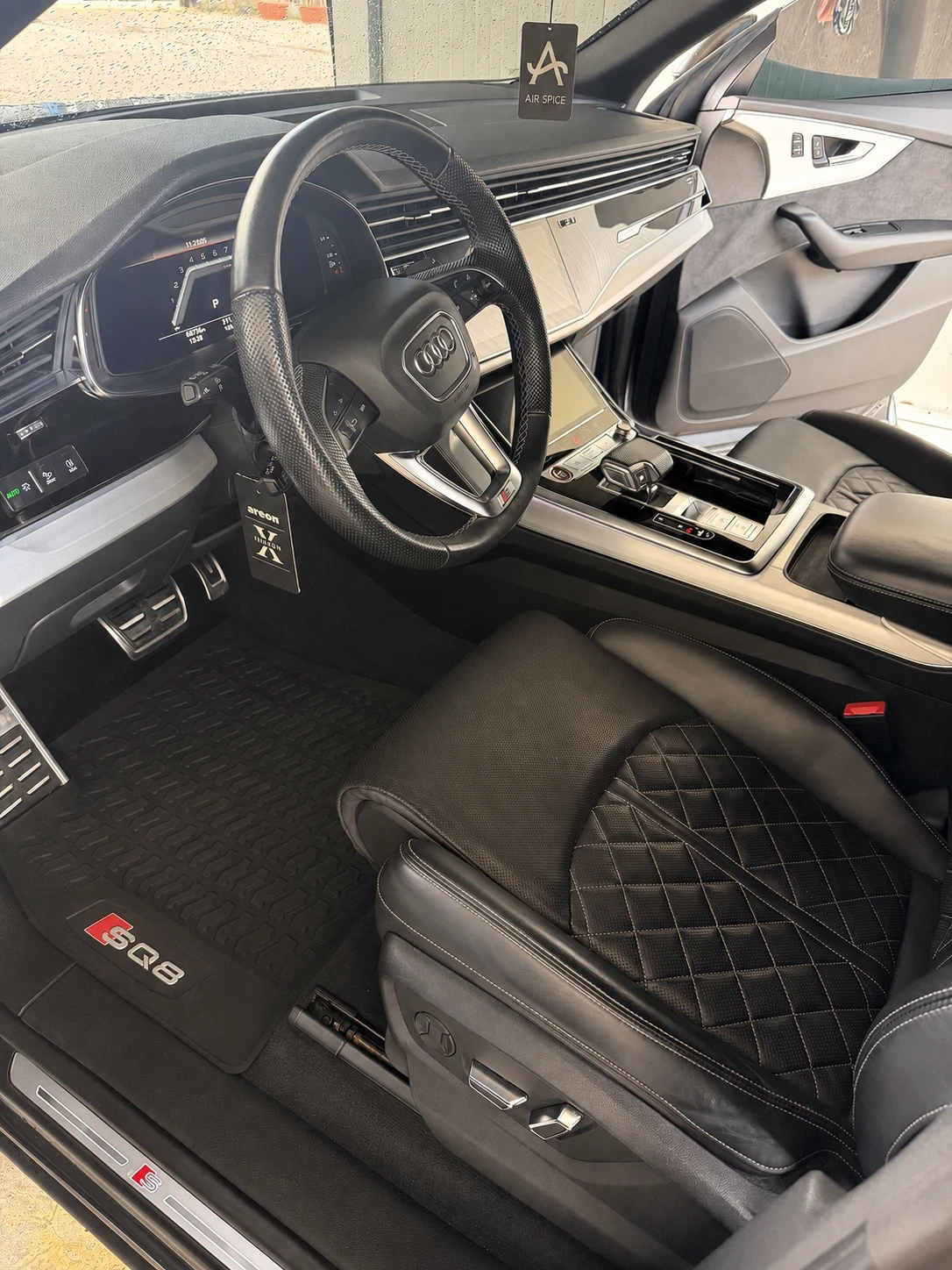 Audi SQ8, снимка 13 - Автомобили и джипове - 55246245