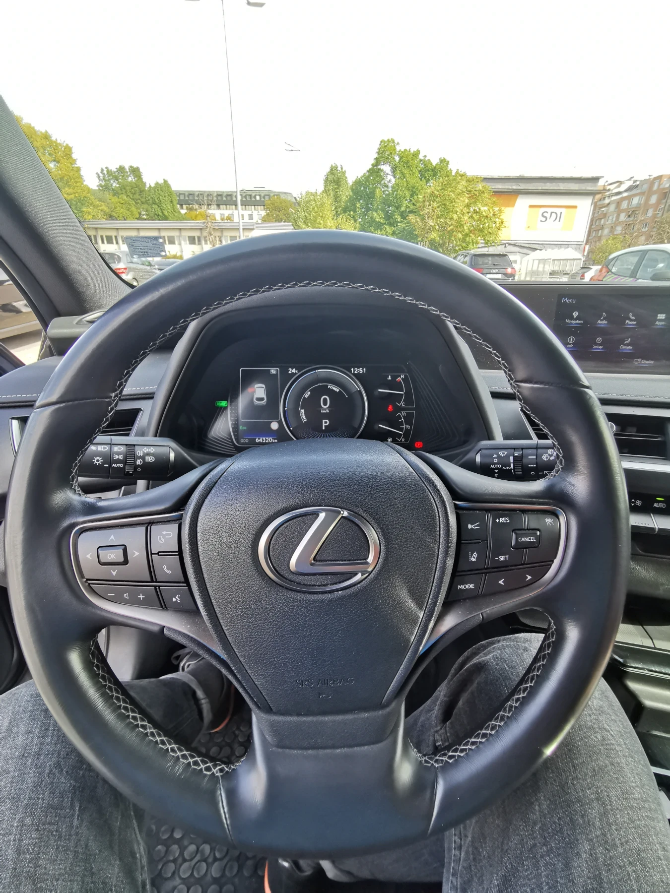 Lexus UX 250h, снимка 7 - Автомобили и джипове - 56445897