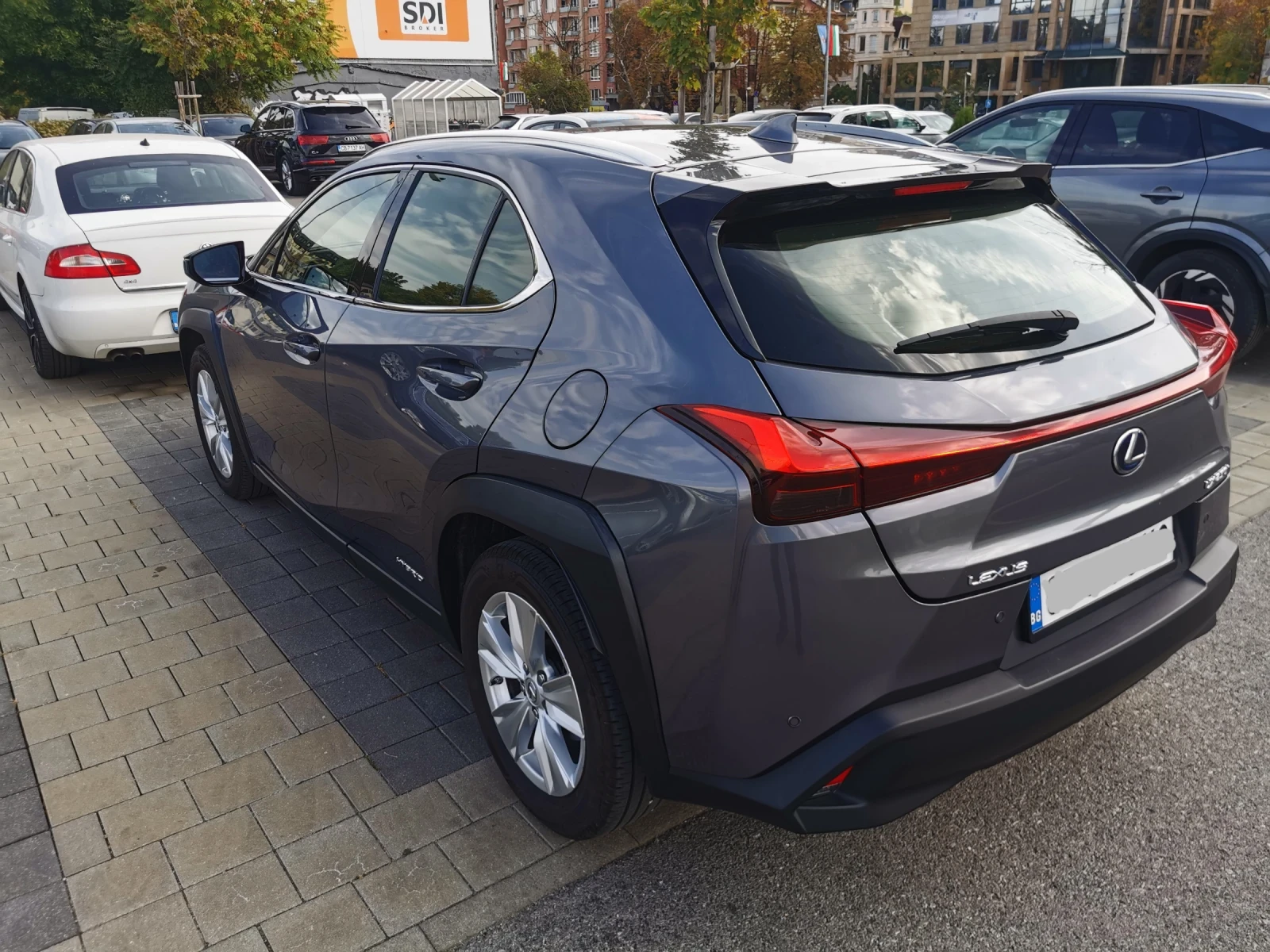 Lexus UX 250h, снимка 3 - Автомобили и джипове - 56445897