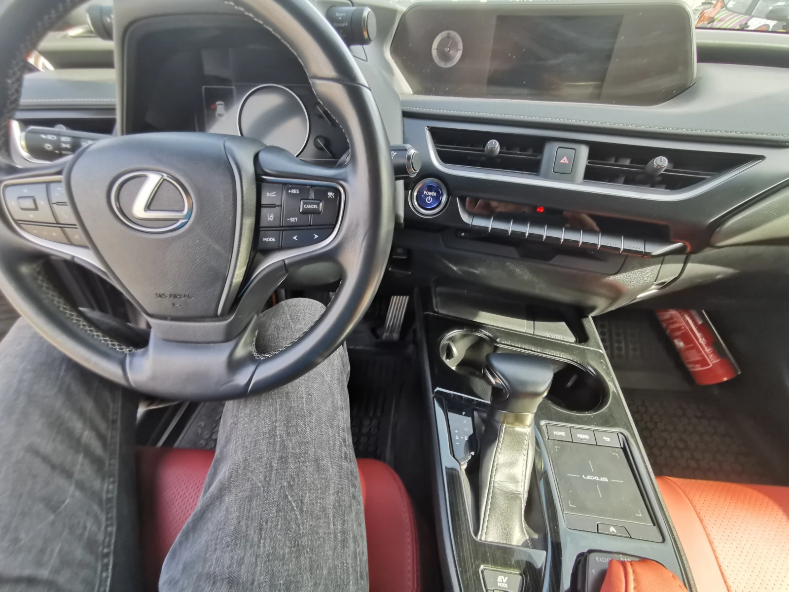 Lexus UX 250h, снимка 9 - Автомобили и джипове - 56445897