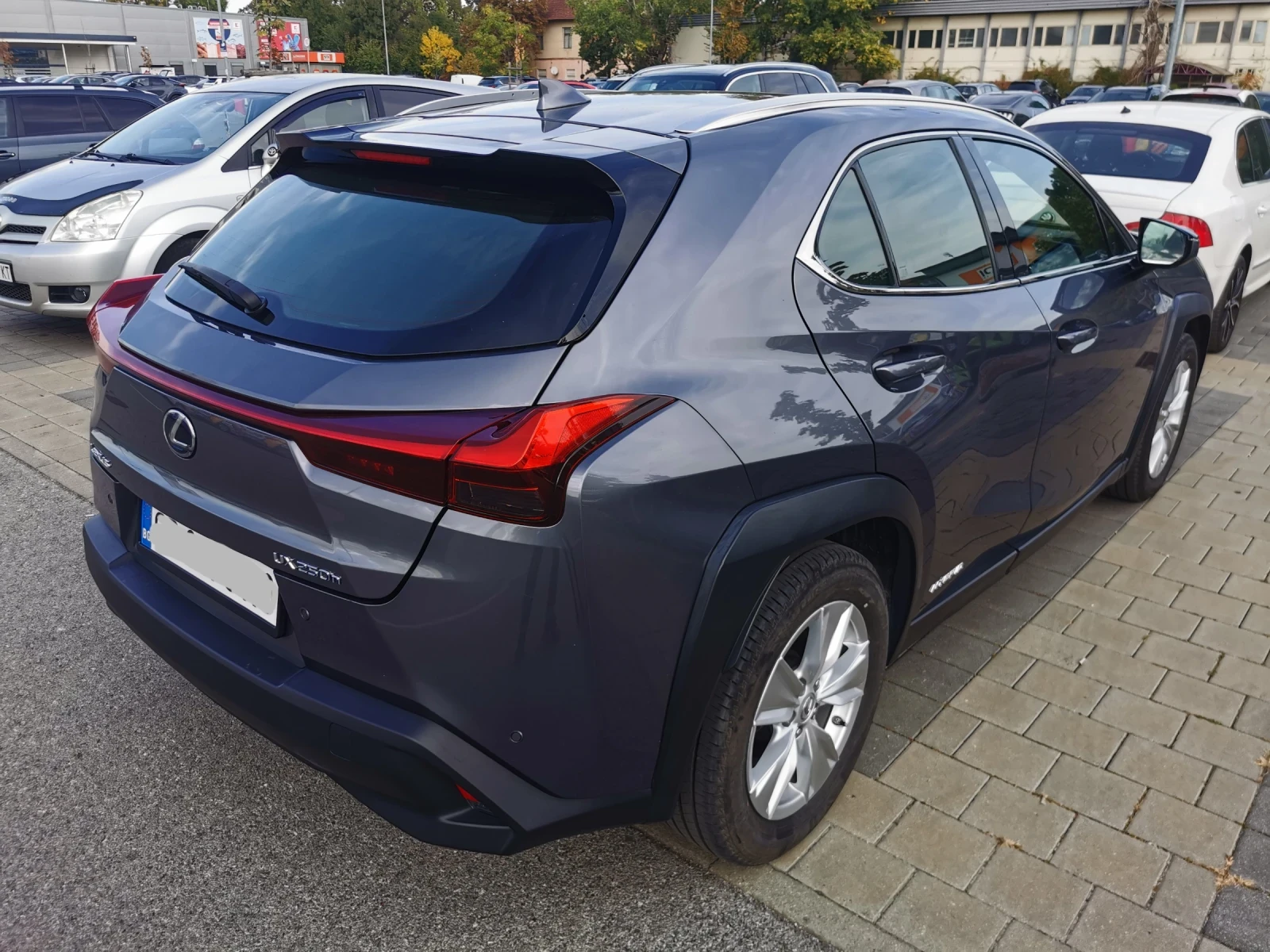 Lexus UX 250h, снимка 4 - Автомобили и джипове - 56445897