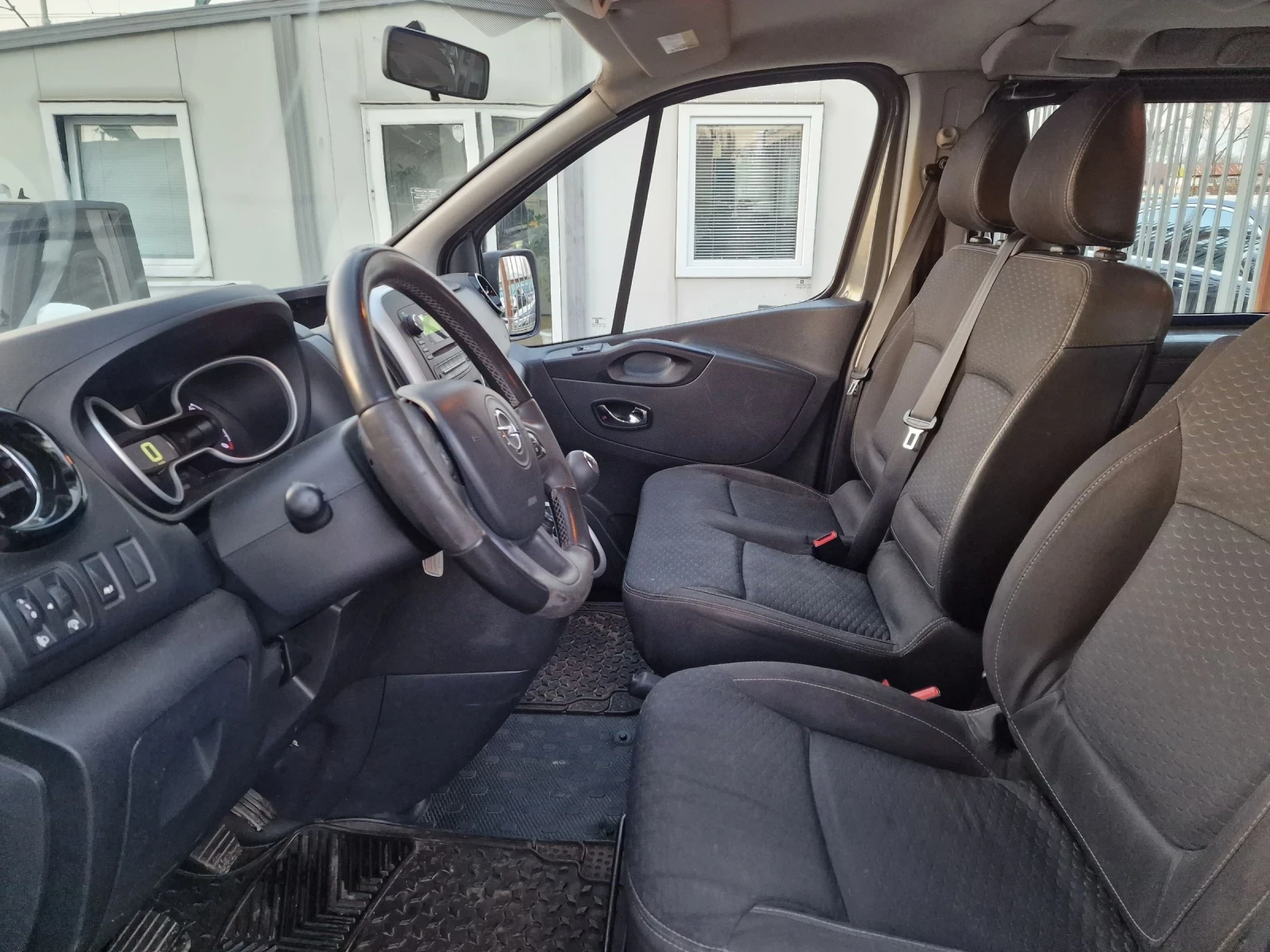Opel Vivaro 1.6CDTI 8+ 1 МЕСТА, снимка 8 - Бусове и автобуси - 53740582