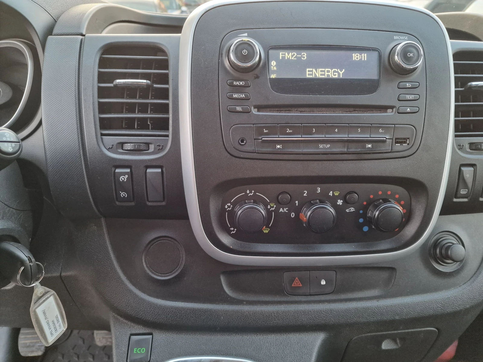 Opel Vivaro 1.6CDTI 8+ 1 МЕСТА, снимка 11 - Бусове и автобуси - 53740582