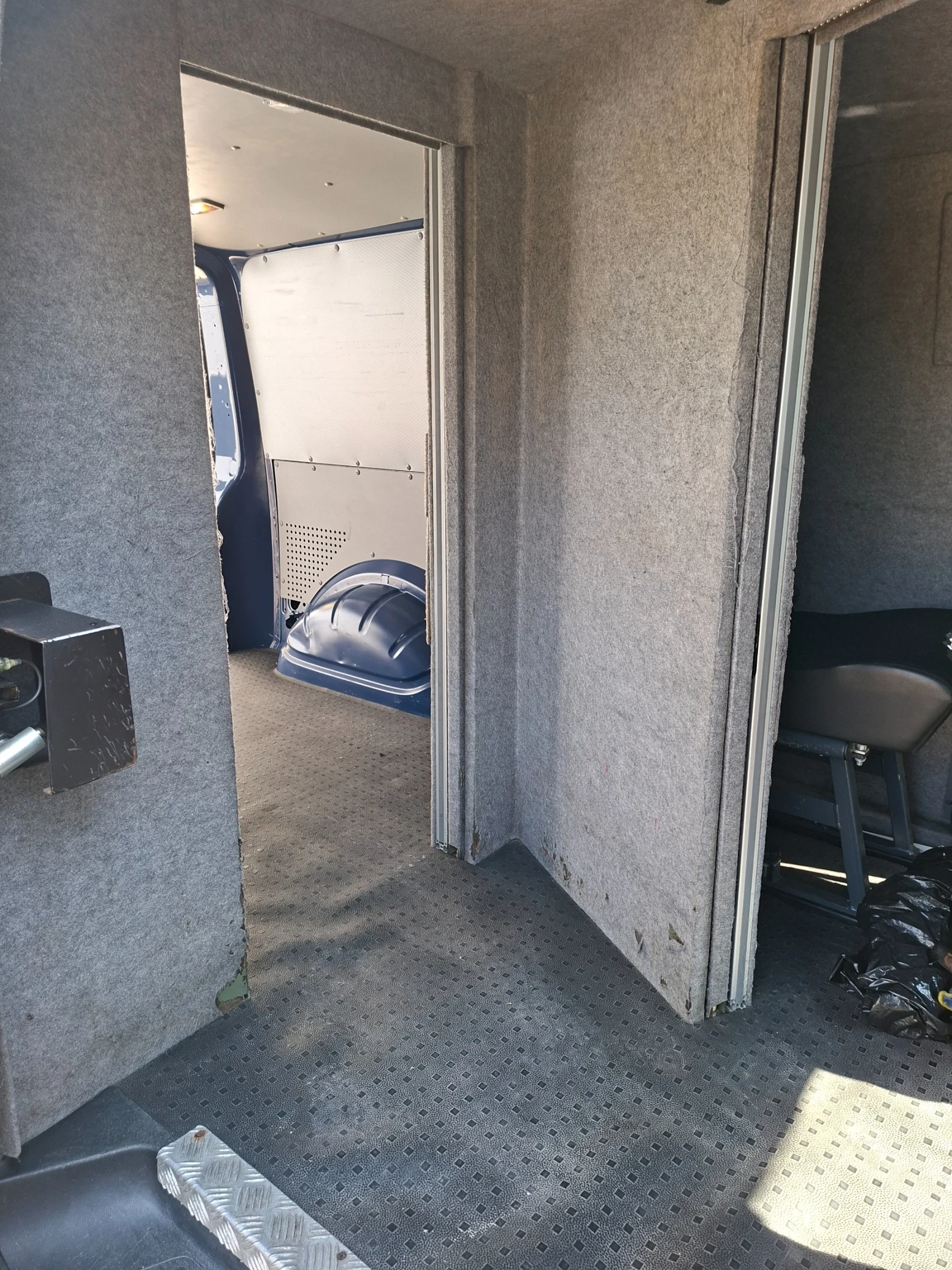 VW Transporter Инкасов, снимка 10 - Бусове и автобуси - 53863000