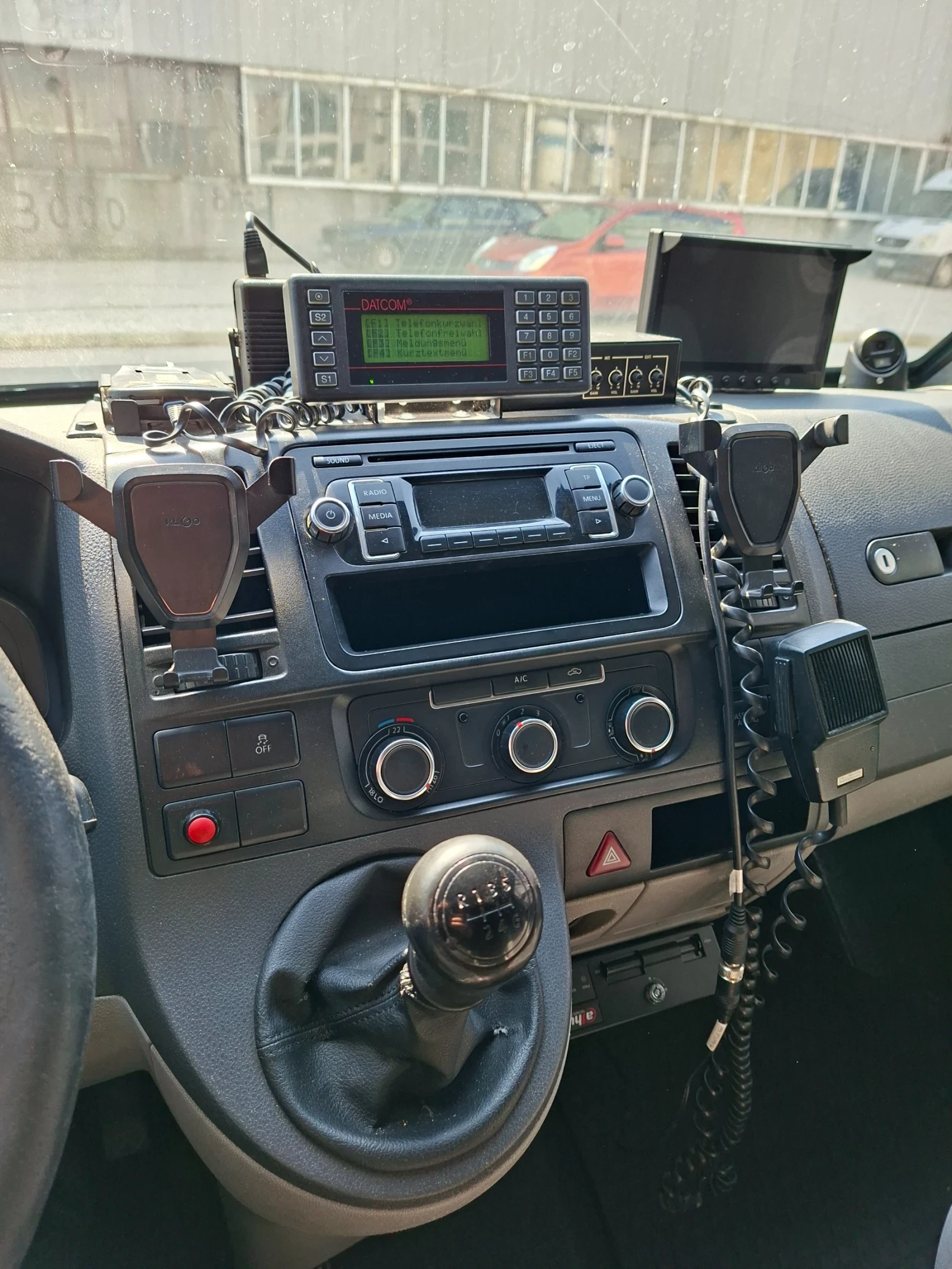 VW Transporter Инкасов, снимка 16 - Бусове и автобуси - 53863000