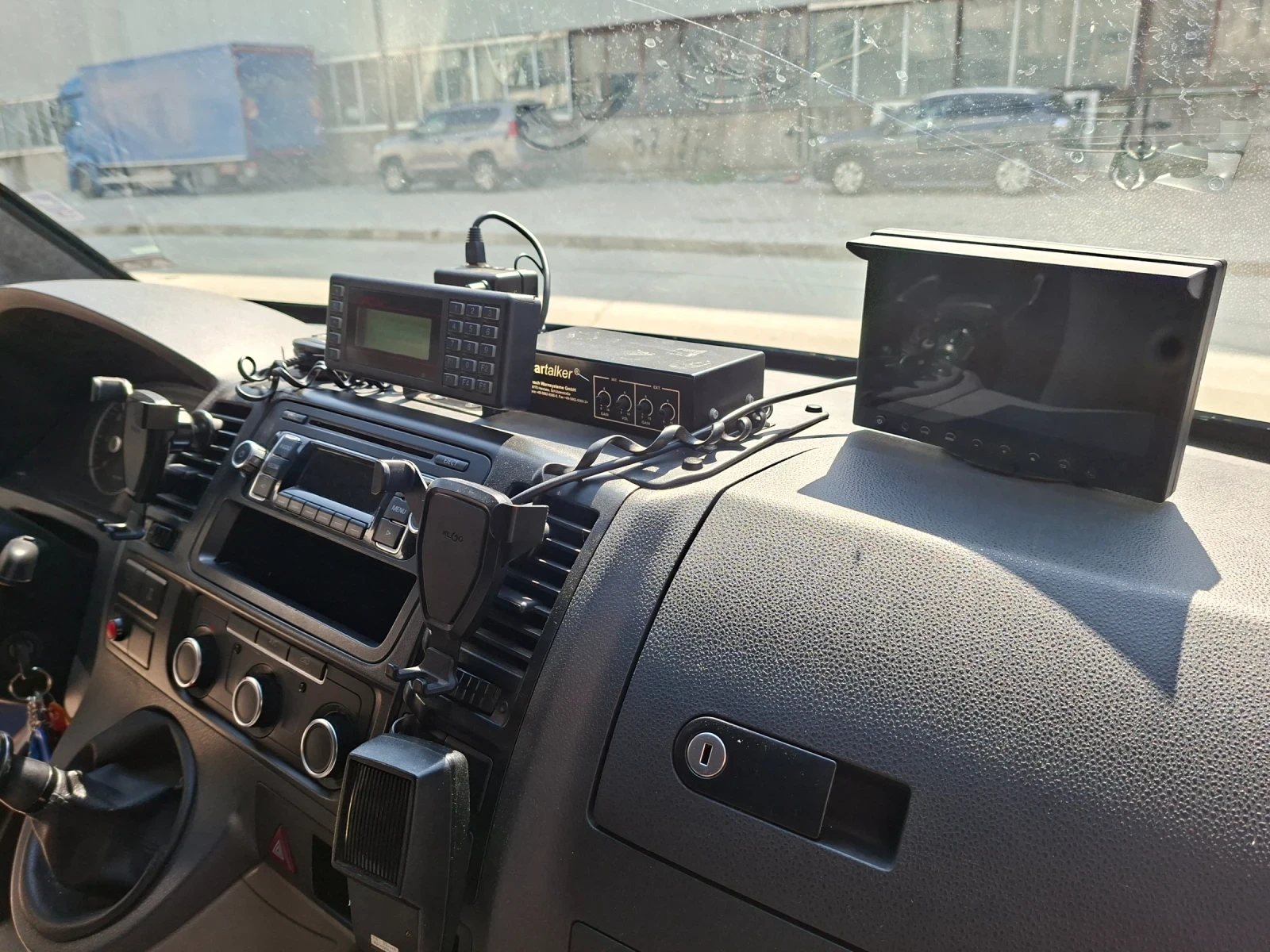 VW Transporter Инкасов, снимка 14 - Бусове и автобуси - 53863000