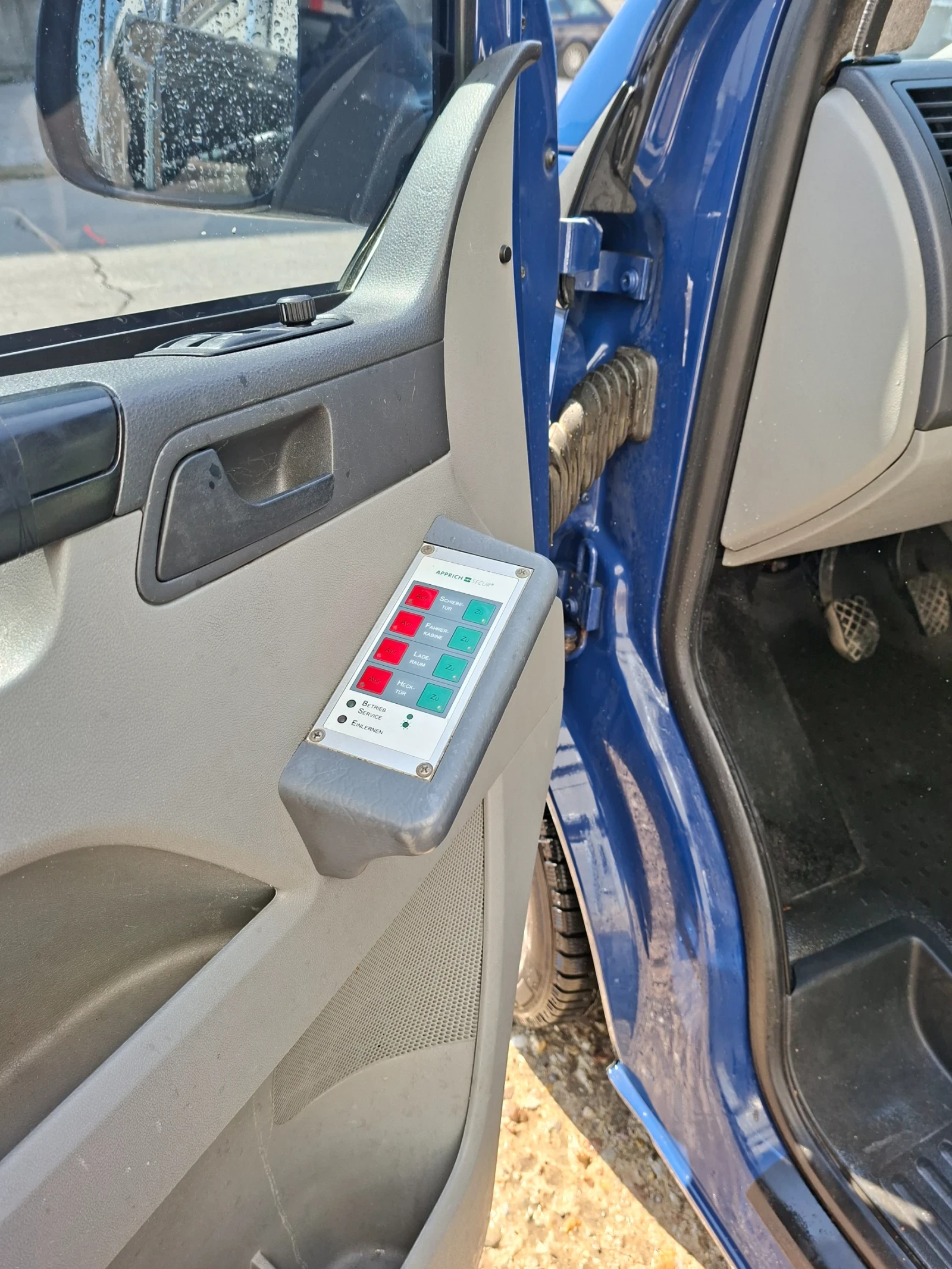 VW Transporter Инкасов, снимка 6 - Бусове и автобуси - 53863000