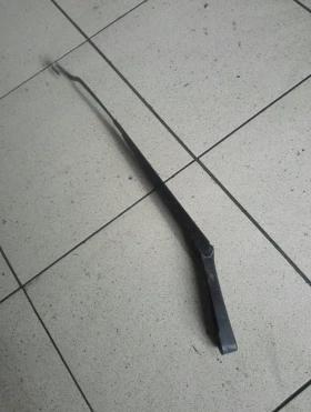 Рамо чистачка предно ляво Форд Фокус хечбек 00г.