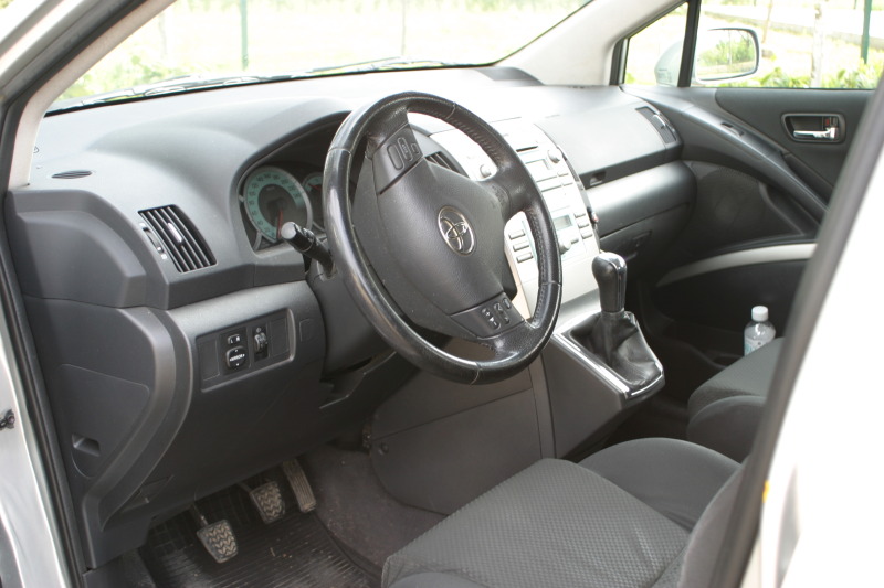 Toyota Corolla verso, снимка 5 - Автомобили и джипове - 45155400