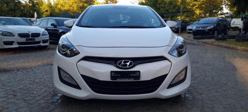 Hyundai I30 1.4i * СЕРВИЗНА ИСТОРИЯ* * ШВЕЙЦАРИЯ* , снимка 2 - Автомобили и джипове - 47636412