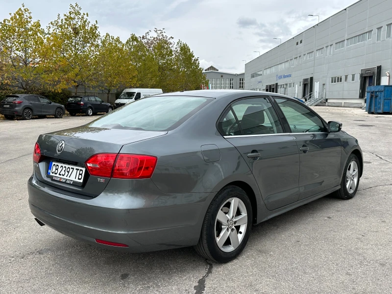 VW Jetta 1.8i Автоматик, снимка 4 - Автомобили и джипове - 47937125