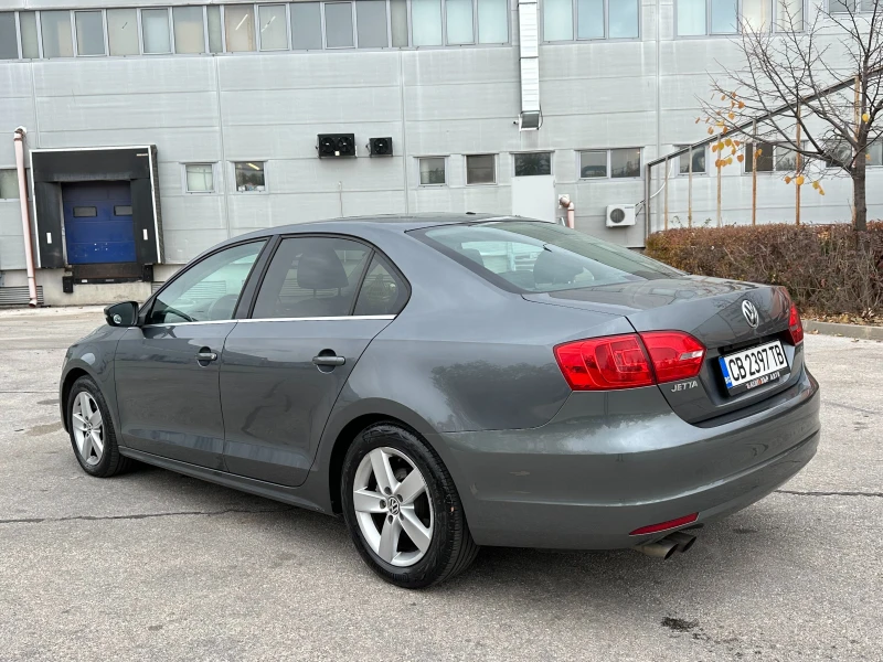 VW Jetta 1.8i Автоматик, снимка 3 - Автомобили и джипове - 47937125