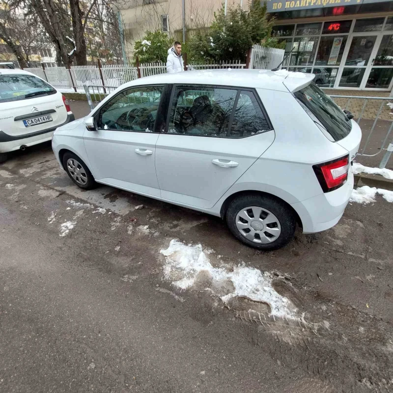 Skoda Fabia, снимка 2 - Автомобили и джипове - 48727141