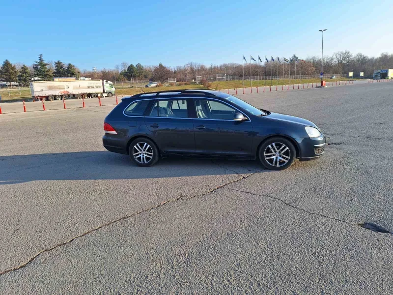 VW Golf, снимка 4 - Автомобили и джипове - 49180401