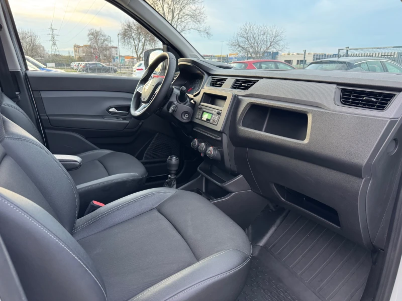 Renault Express 2024г-1.5DCI-32.000kм, снимка 10 - Автомобили и джипове - 53539477