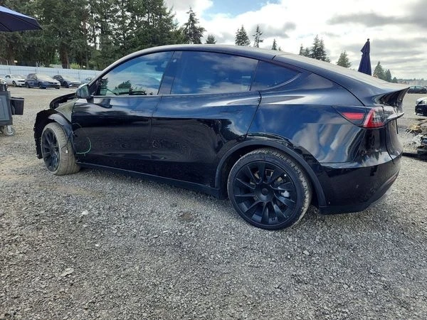 Tesla Model Y, снимка 3 - Автомобили и джипове - 56117595