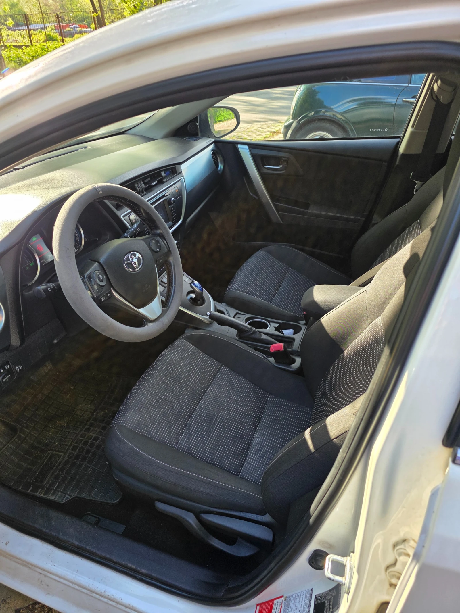 Toyota Auris  - изображение 3