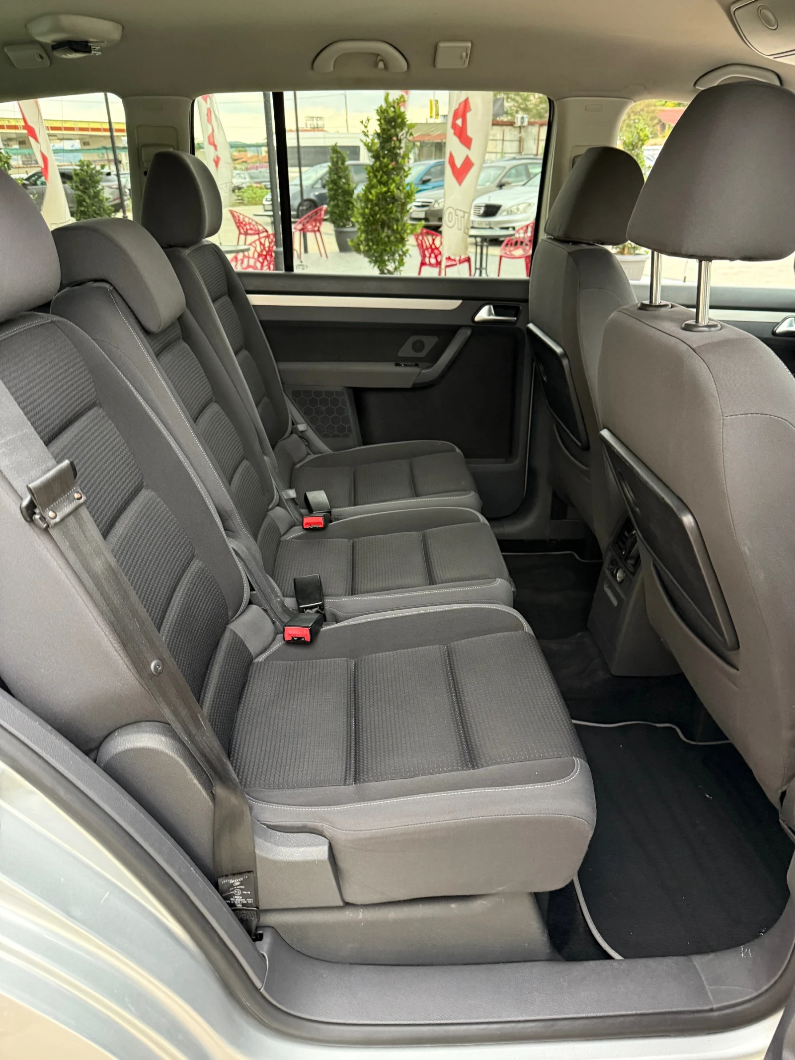 VW Touran High Line/Автоматик/TDI/Подгрев/Навигация - изображение 9