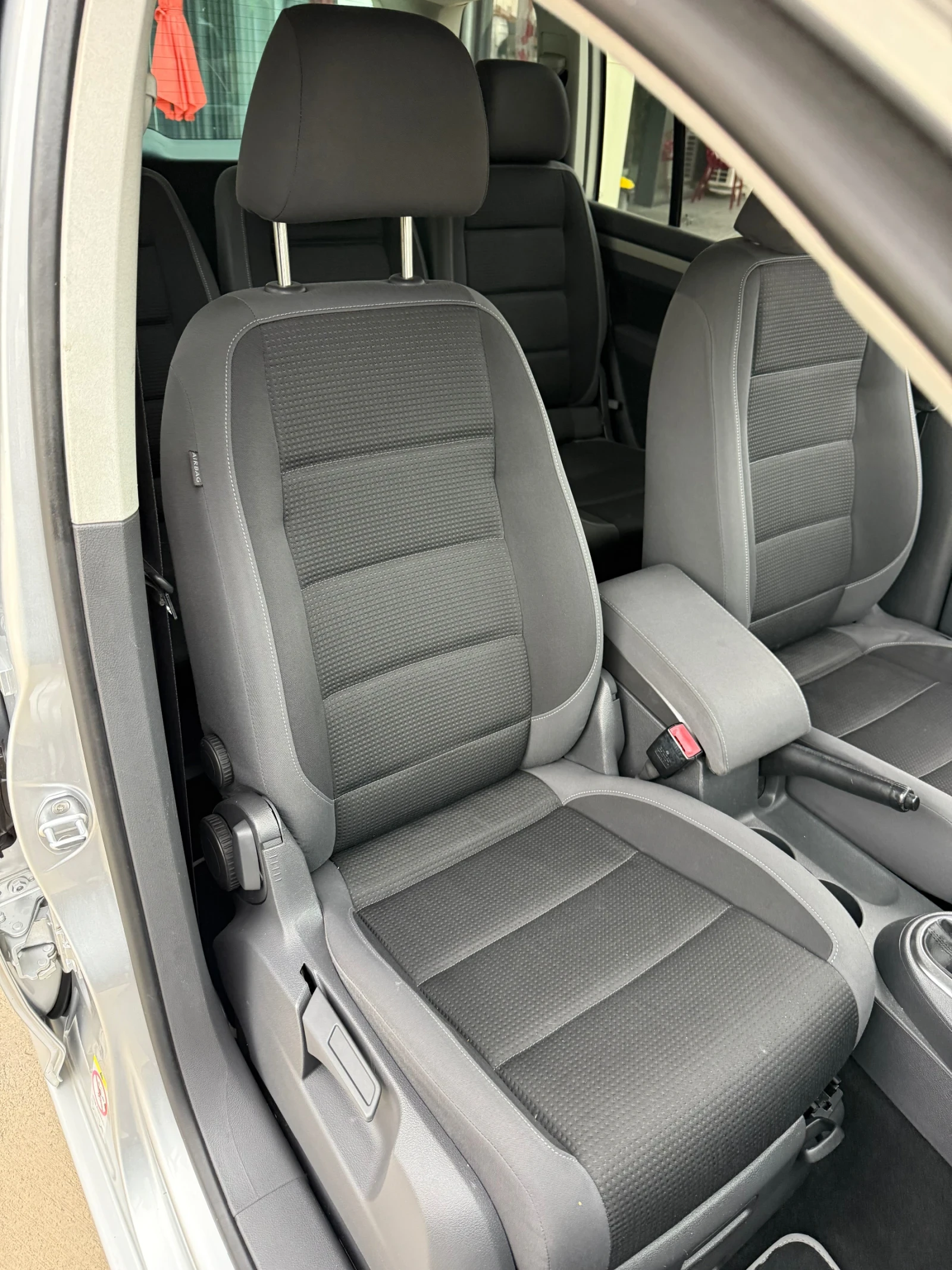 VW Touran High Line/Автоматик/TDI/Подгрев/Навигация - изображение 8