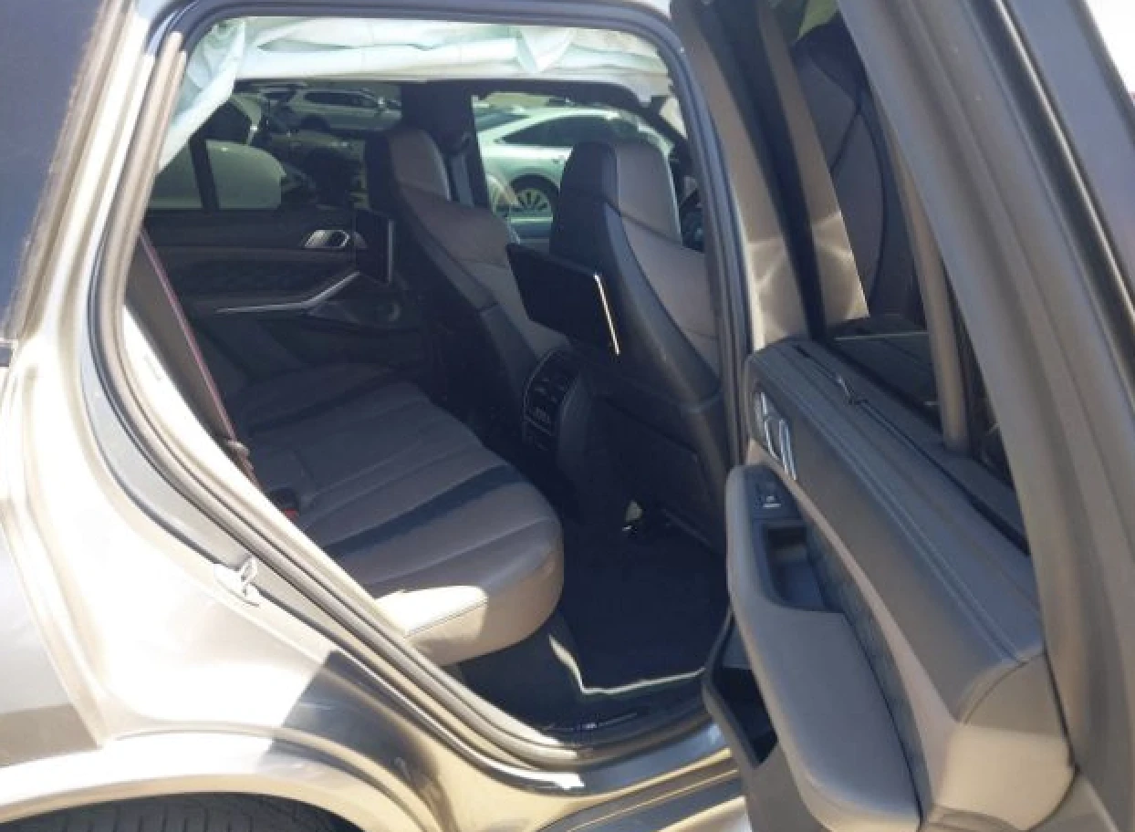 BMW X5M Competition, Distronic, head up, Bowers & Wilkins  - изображение 9