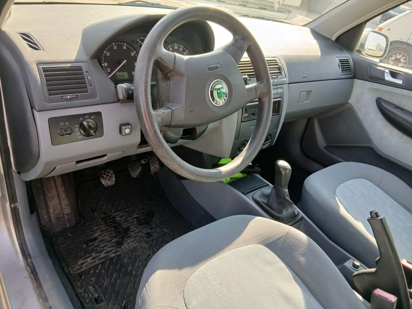Skoda Fabia, снимка 5 - Автомобили и джипове - 53782287