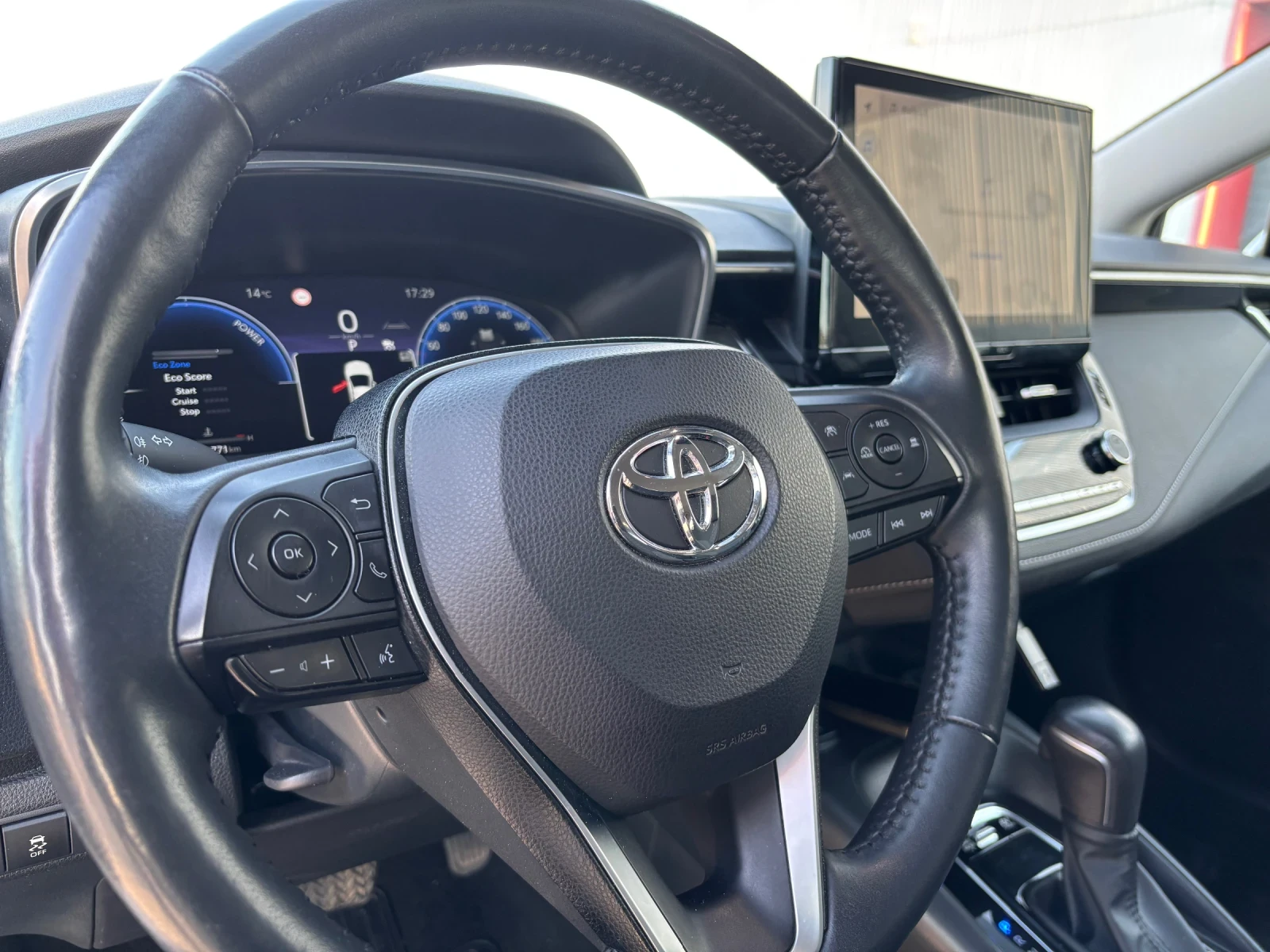 Toyota Corolla 1.8 HYBRID, снимка 14 - Автомобили и джипове - 54658114