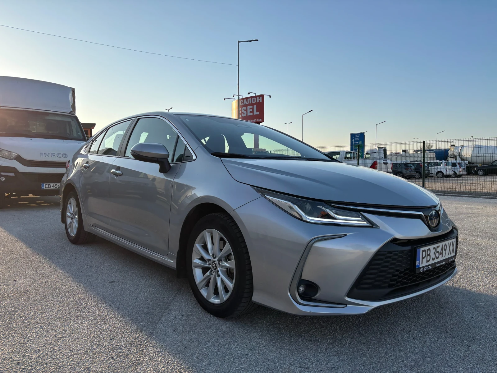 Toyota Corolla 1.8 HYBRID, снимка 2 - Автомобили и джипове - 54658114