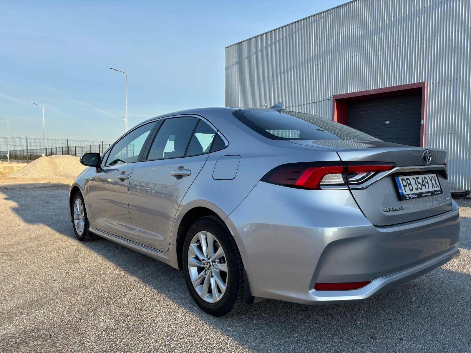 Toyota Corolla 1.8 HYBRID, снимка 6 - Автомобили и джипове - 54658114