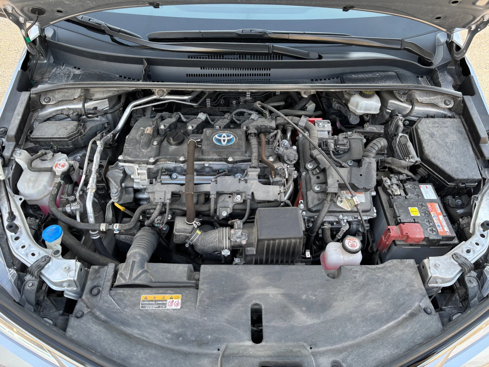 Toyota Corolla 1.8 HYBRID, снимка 17 - Автомобили и джипове - 54658114