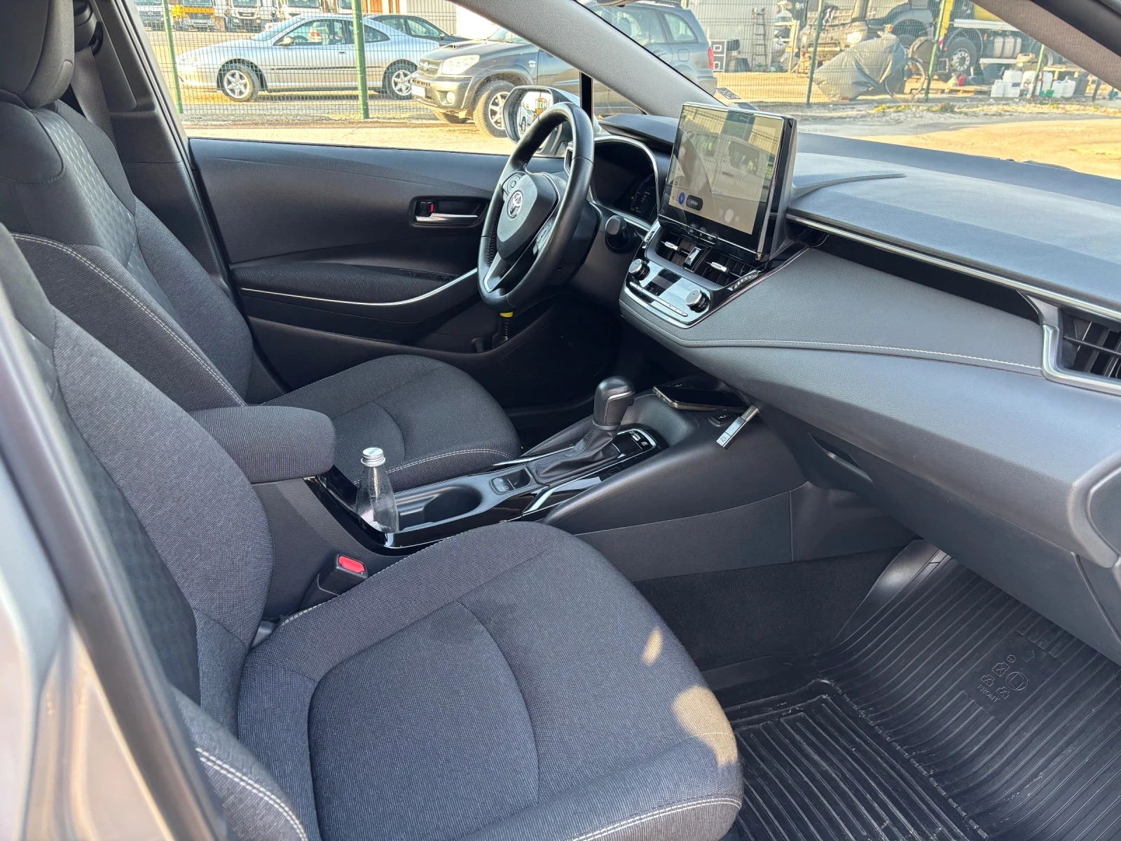 Toyota Corolla 1.8 HYBRID, снимка 10 - Автомобили и джипове - 54658114