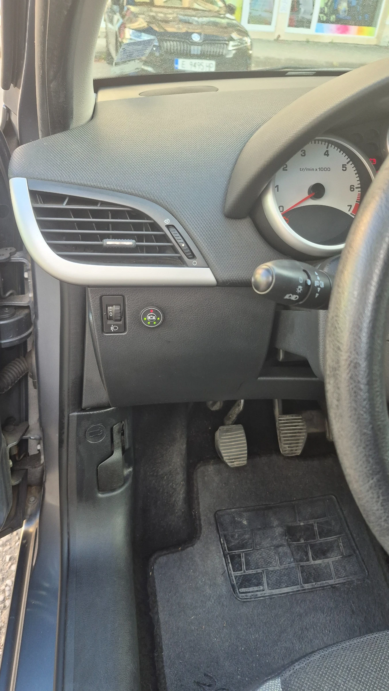 Peugeot 207, снимка 6 - Автомобили и джипове - 54703730