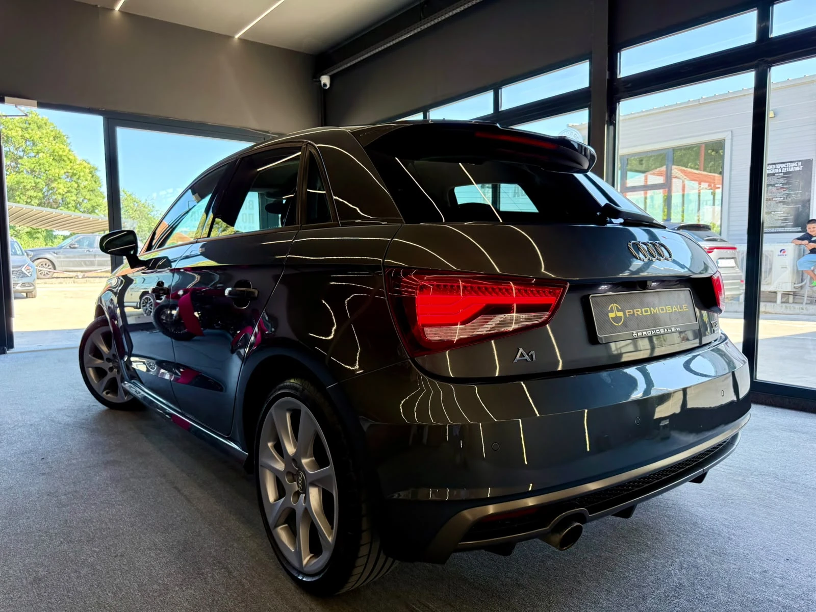 Audi A1 S -Line* TFSI* Ultra* Alcantara* Carplay* ЛИЗИНГ , снимка 4 - Автомобили и джипове - 55616437