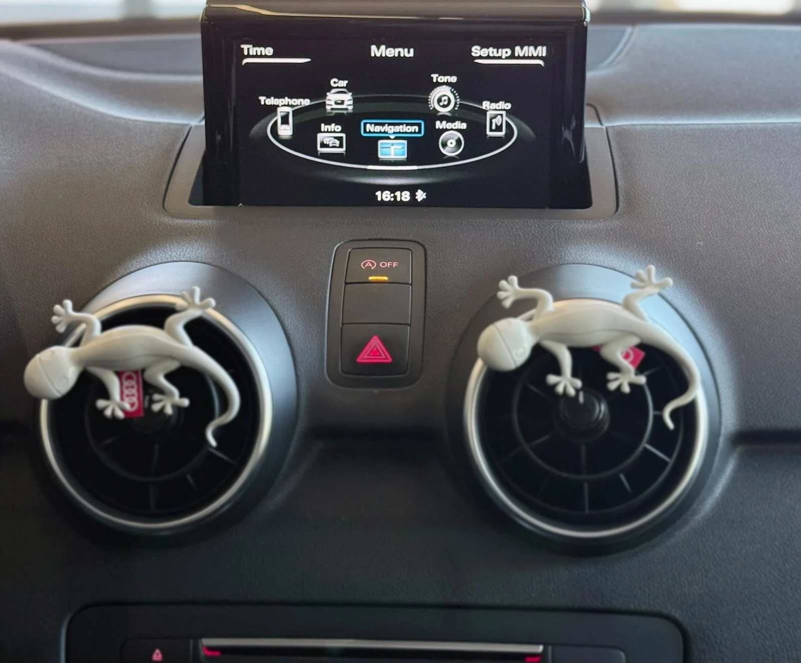 Audi A1 S -Line* TFSI* Ultra* Alcantara* Carplay* ЛИЗИНГ , снимка 12 - Автомобили и джипове - 55616437