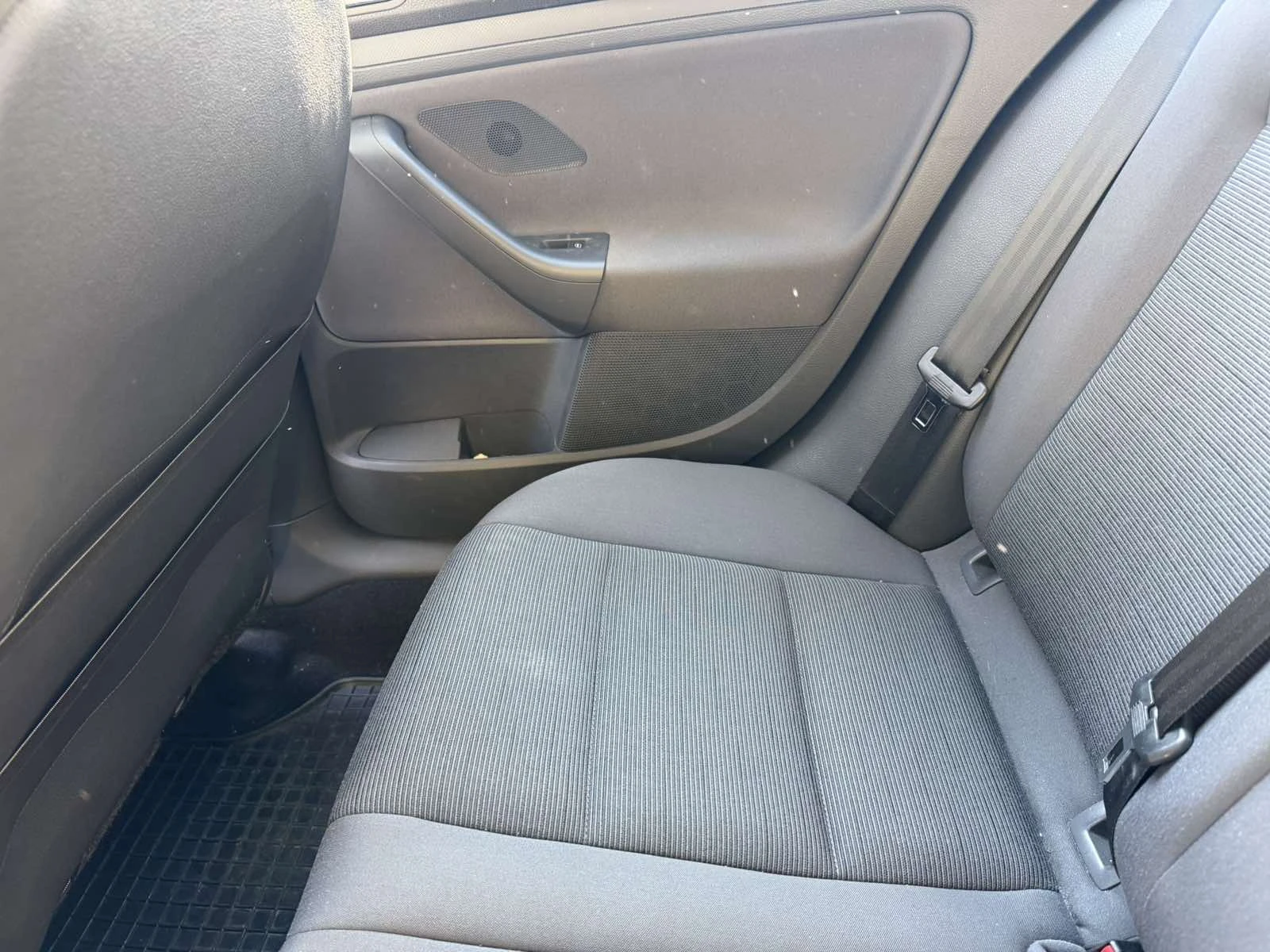 VW Golf 5, снимка 5 - Автомобили и джипове - 56132588