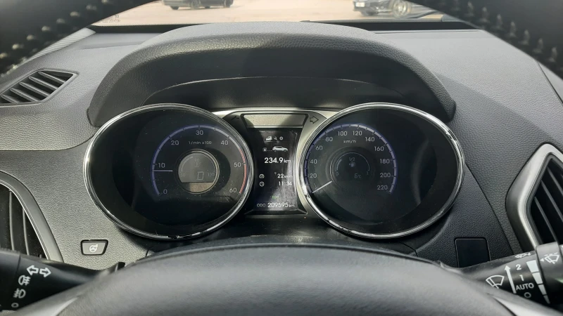 Hyundai IX35, снимка 9 - Автомобили и джипове - 53172488
