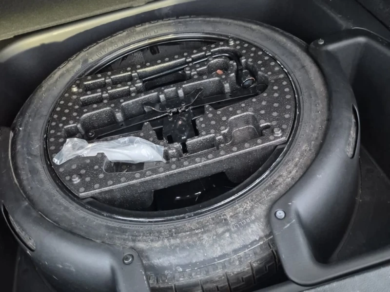 Jeep Grand cherokee SRT  CARFAX, снимка 15 - Автомобили и джипове - 53465060