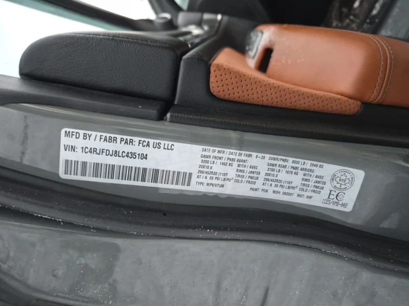 Jeep Grand cherokee SRT  CARFAX, снимка 7 - Автомобили и джипове - 53465060