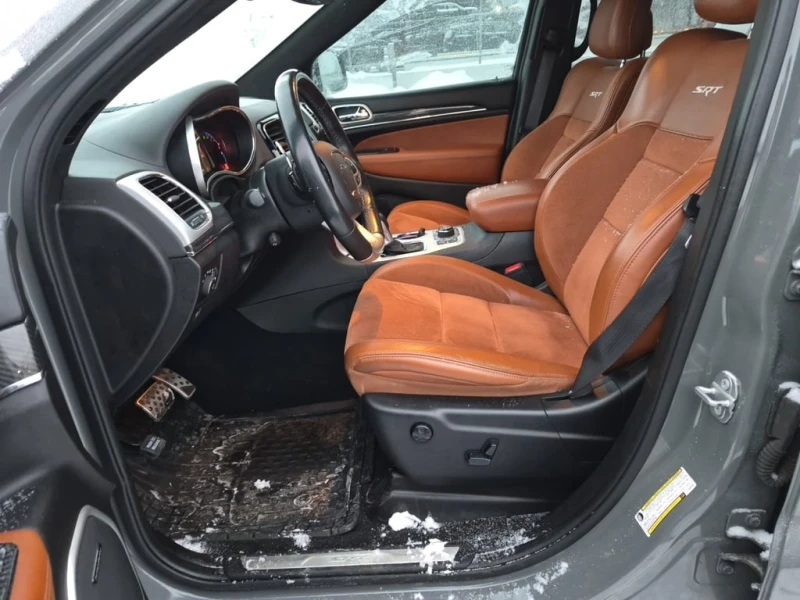 Jeep Grand cherokee SRT  CARFAX, снимка 5 - Автомобили и джипове - 53465060
